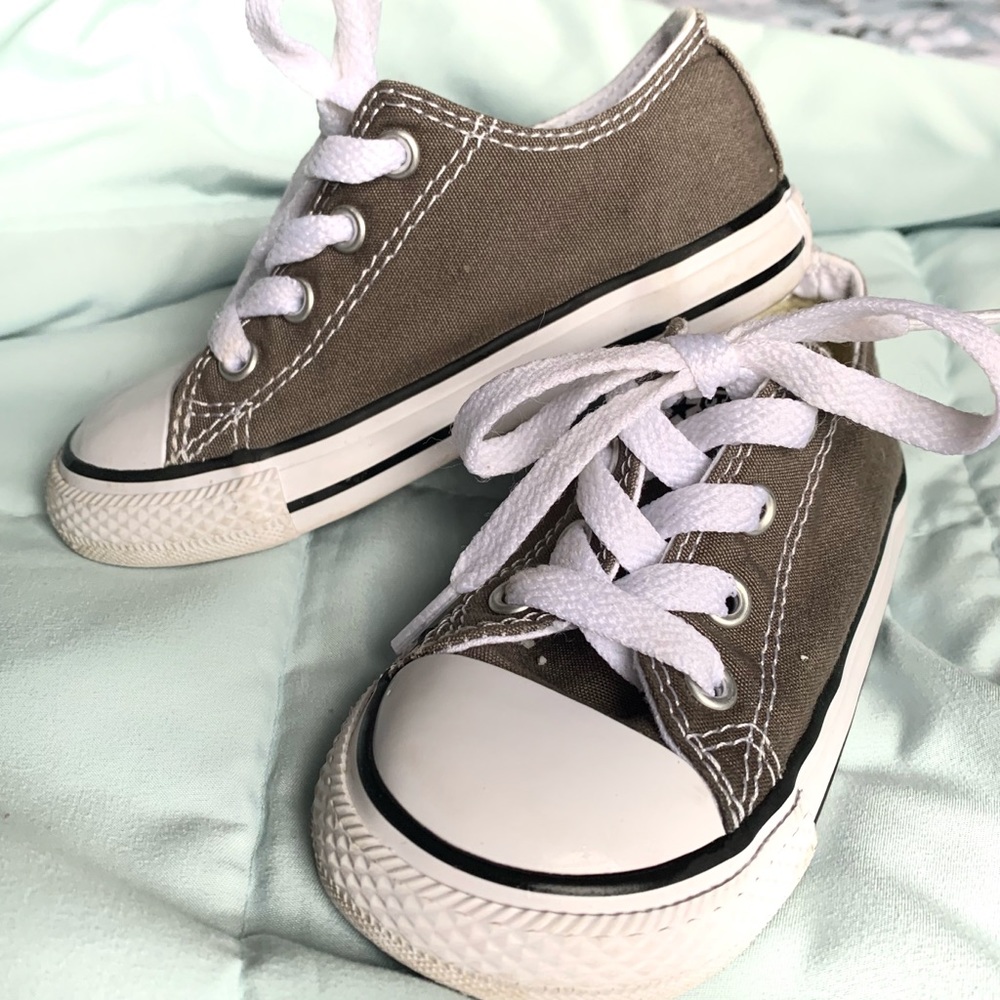 EUC, Child’s Grey Converse Sneakers, size 7
